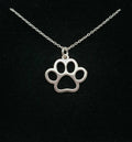 Collier pendentif empreinte de patte discret