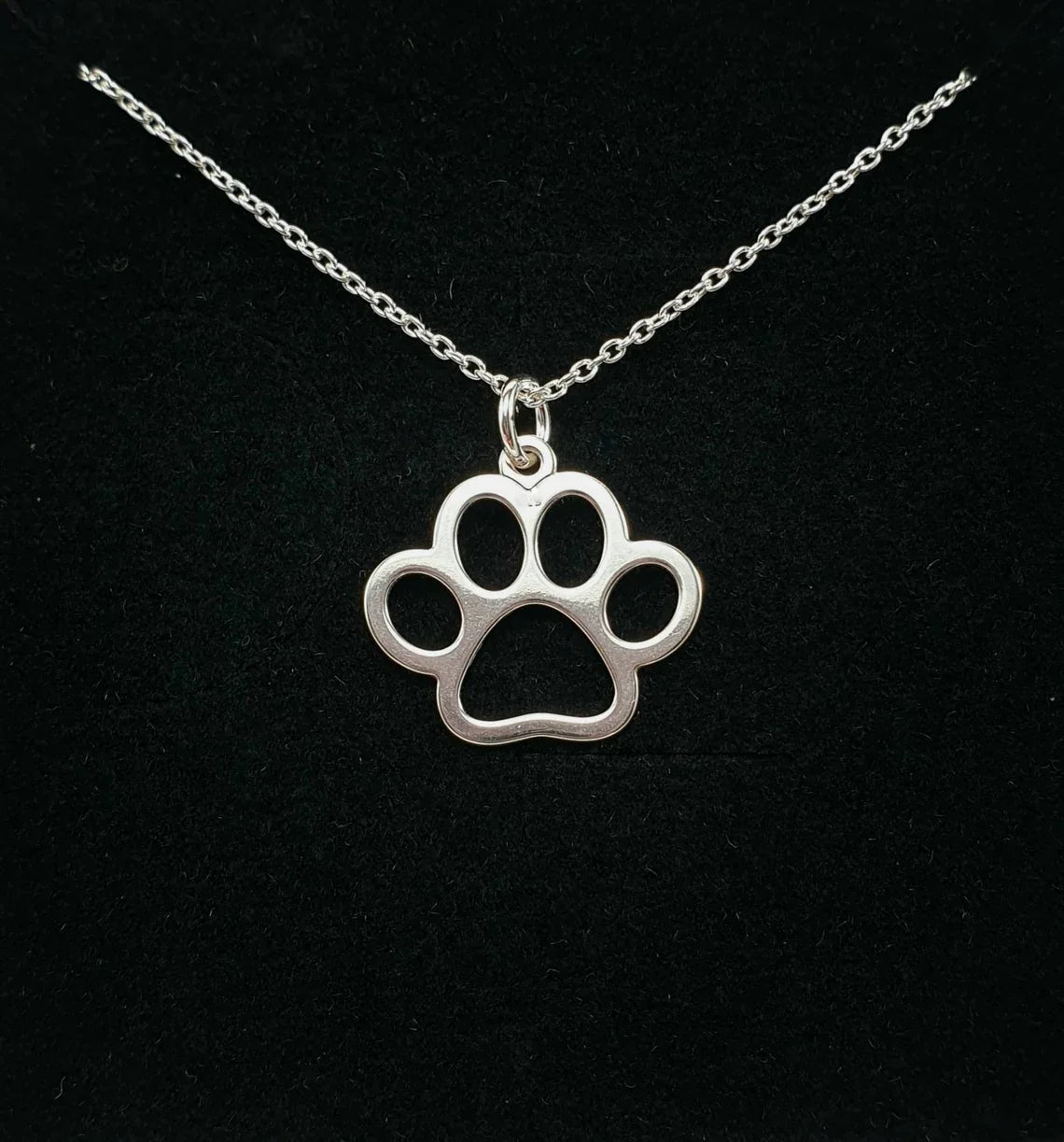 Collier pendentif empreinte de patte discret