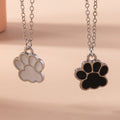 Collier pendentif empreinte de patte émaillé
